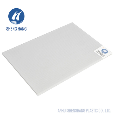 Le polycarbonate jumeau clair de mur couvre la preuve UV de coextrusion de toit de carte de circuit imprimé de 2.1*6m