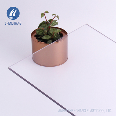 Le polycarbonate 4x8 protégé UV de poly feuille solide de carbonate de  lambrisse transparent