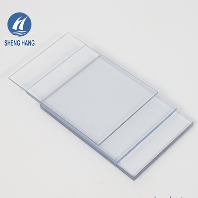 Le polycarbonate 4x8 protégé UV de poly feuille solide de carbonate de  lambrisse transparent